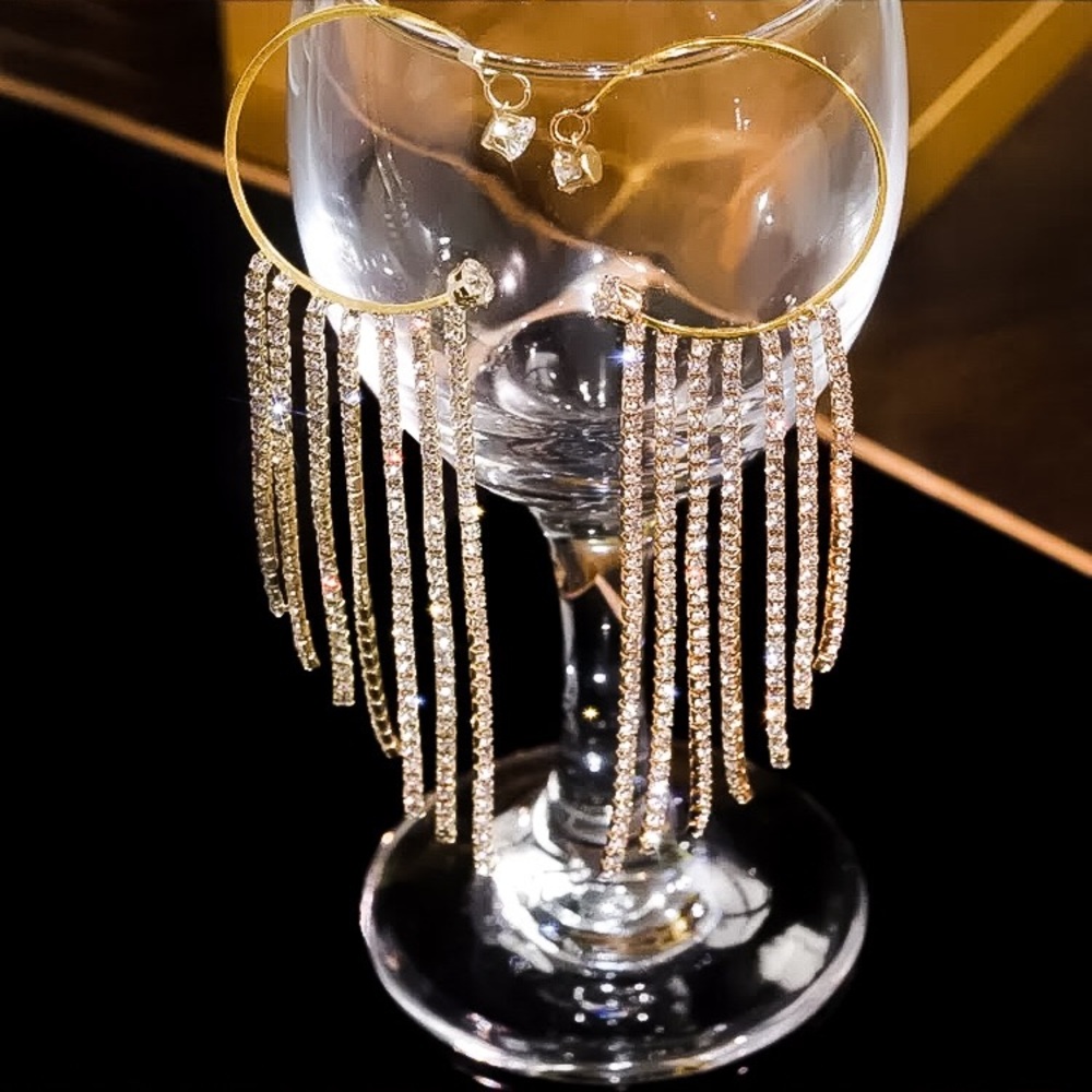 ⚜️[𝟯/$𝟮𝟴]⚜️Long Crystal Single Wrap Earring NEW - Picture 4 of 9